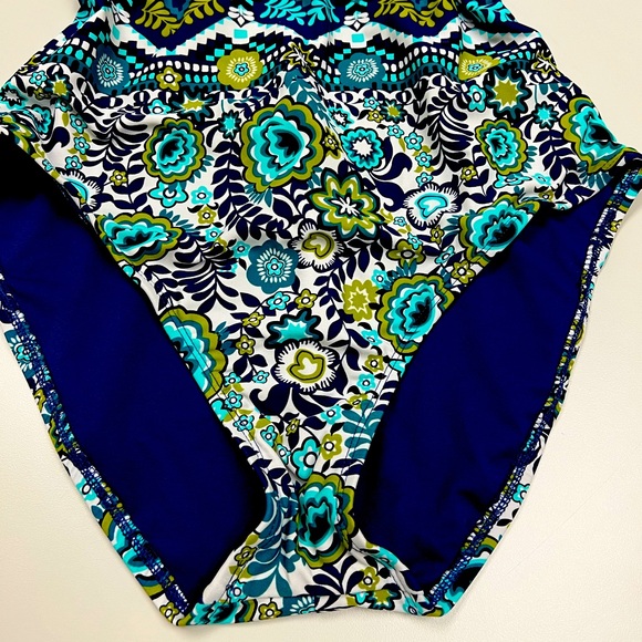 Low Back Crisscross Swimsuit - Picture 5 of 13